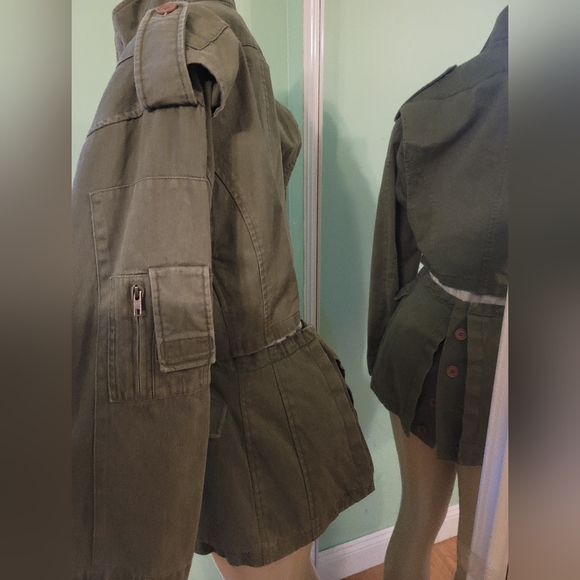 Push Button Khaki Cut-out point cargo jacket w/ open back - Picture 14 of 15